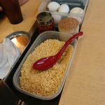 なぜ蕎麦にラー油を入れるのか。 - テーブル上