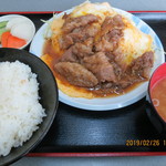 ふく家 - にんにくカルビ焼定食（全景），おしんこ