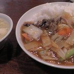 天縁飯店 - 牛バラ肉角煮丼（864円）