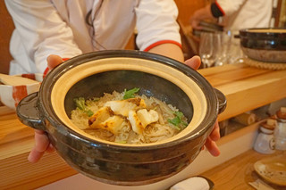 Sousakutempuratosumiyakiwainhakataayumu - 自家精米したこだわり米を注文があってから炊き上げる土鍋ご飯が名物です。