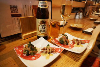 Sousakutempuratosumiyakiwainhakataayumu - お通しは、真鯛とアスパラ菜の胡麻和え・蛍烏賊とのびるの酢味噌です。