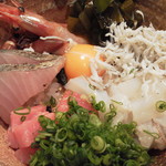 竹亭にしき - 海鮮どんぶりのアップ