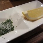 タカラヤ - お通しのお塩とレモン　青のり入りのお塩