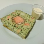 Gérard Mulot - サーモンとザリガニのテリーヌ1切れ6ユーロ、コク深いけどムースのように軽やかなソース付き