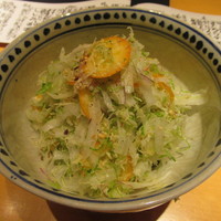なにわ料理 有 - 金柑サラダ。まさかの組み合わせ。混ぜ方がスゴかったです。お味だけでなく食感の良さにも感動しました。