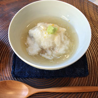 一心鮨 光洋 - ふわふわアツアツの蟹みぞれあん。爽やかな大根おろしの風味と山葵がアクセントに。スズキの仲間のニベ。淡白で身が締まっています。