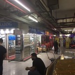 Swagat Indian Restaurant - 印度人共が何をするでも無く屯ろしている