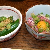 馬春楼 北新地総本店 - ○先付 胡瓜の自家製ラー油和え   ○小鉢 桜納豆や