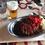 ゴーゴーカレー - 料理写真:ロースカツカレー大盛とビール