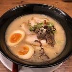 ラーメン獅子〇 - 真豚骨らーめんと自家製タレ味玉