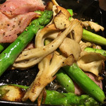 旬酔基じ - 鉄板ジュージューで登場(,,>᎑<,,)♪*ﾟ