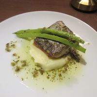 レッドフランマ - 魚料理は鰆と合うアスパラのマッシュポテト添えです。
                      