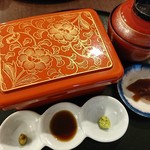 築地ダイニング 金のうなぎ - 10分も経たずにサーブされた「白蒲王」。