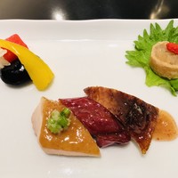赤坂璃宮 銀座店 - 璃宮特製前菜盛合せ　クラゲ　湯葉巻き　クコの実　野菜の酢漬け　北京ダック　叉焼　鶏肉