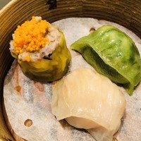 赤坂璃宮 銀座店 - 本日の蒸し点心三種　海老蒸し餃子　ニラの翡翠餃子　焼売飛び子乗せ