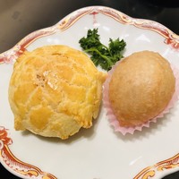 赤坂璃宮 銀座店 - 本日の揚げ焼き点心二種　メロン風叉焼入り饅頭　もち米の揚げ餃子
