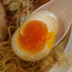 麺屋 すずらん - 燻製玉子(2019.02)