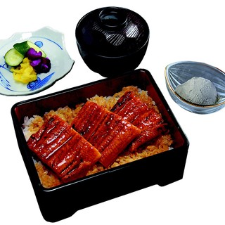 本格的な日本料理をお得な価格で堪能できるランチは980円～。