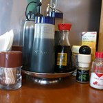 若水飯店 - 卓上の調味料