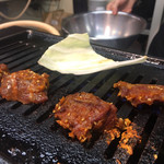 焼肉やっちゃん - これも自分の好みに焼きましょう