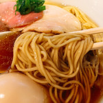 らぁ麺 はやし田 新宿本店 - 麺アップ