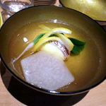 みこころや - 真鯛のしんじょうと鴬菜（うぐいすな）と亀甲大根のお椀