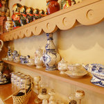 六本木 バイカル - 店内に飾られたロシアの民芸品