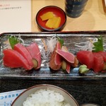 再来 - 左から、本マグロの赤身・本マグロのあぶり・キハダマグロの赤身です。