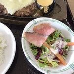 うしちゃんグリル - サラダのアップ