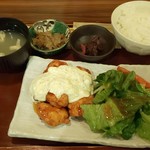 居酒屋 かまどか - 熟成鶏のチキン南蛮定食 850円