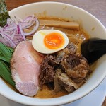 あいつのラーメン かたぐるま - 期間限定「ピリ辛牛すじラーメン(大盛210g)」