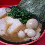 横濱家系ラーメン 勝鬨家 - 勝鬨ラーメン 中 1100円