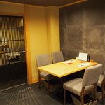 鶏割烹 ならや - 店内（個室、テーブル席）