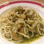 生パスタ専門店 レヴァーロ - 枝幸産ホタテを軽く炙ったジェノベーゼ（海老入り）