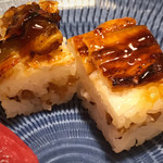 Kikusuizushi - 穴子の押し寿司。間にかんぴょうのみじん切り入り