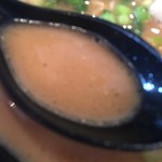 博多とんこつラーメン　しろひげ - 味噌ベースのスープ