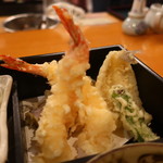 板前心 菊うら - 海老2本、キス、サツマイモ、ナス、シシトウの天ぷら盛合せ
