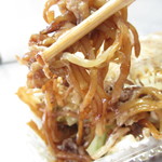 Okonomiyaki Tengoku Micchan Chi - しぐれ焼き　８６４円（税込）の麺のアップ【２０１９年２月】