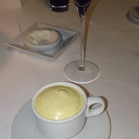 Fish Bank TOKYO - オマールエビのビスクスープ
                      スープの上にとうもろこしだったかな？と生クリームのエスプーマを載せてくれます。