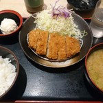 松乃家 - ロースカツ定食 とん汁変更+ポテサラ 620円