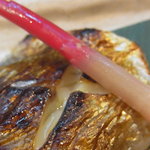 割烹くずし 徳多和良 - 11.11.08 えぼ鯛酒盗焼UP　はじかみも美味い