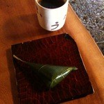 麩嘉 - 2011/10/27 麩嘉饅頭1個とお番茶