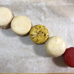 ピエール・エルメ・パリ - 右手前からクロエ、ユズ、モガドール、アンフィニマンバニーユ 、アンフィニマンジャスマン