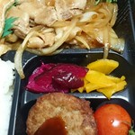 花まる弁当 - 花まる弁当の生姜焼き/しば漬け/ミニハンバーグ/プチトマト