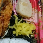 花まる弁当 - 肉じゃがと沢庵