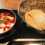 三ツ矢堂製麺 - なかなか良い麺とスープのコントラスト。