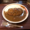 箸で食べるあつあつ鉄皿ハンバーグとカレーのお店