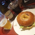 Craigs Cafe - ヒューガルデンビール650円♪、ドライトマトサーモンベーグル、アイスコーヒー♪