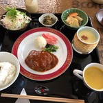 Ando Kafe Kara - 煮込みハンバーグのランチ