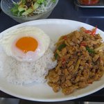 タイ屋台料理 ムエタイハウス - （'11/11） カオガパオランチ　９００円